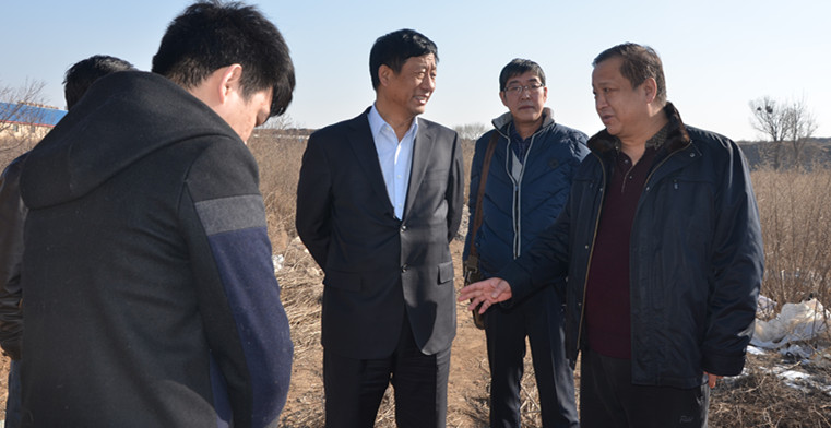 實地察看車站北街的斷頭路。.jpg